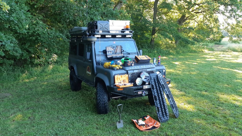 overlanding recovery kit feature