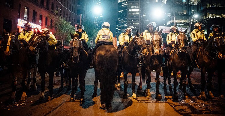police on horses