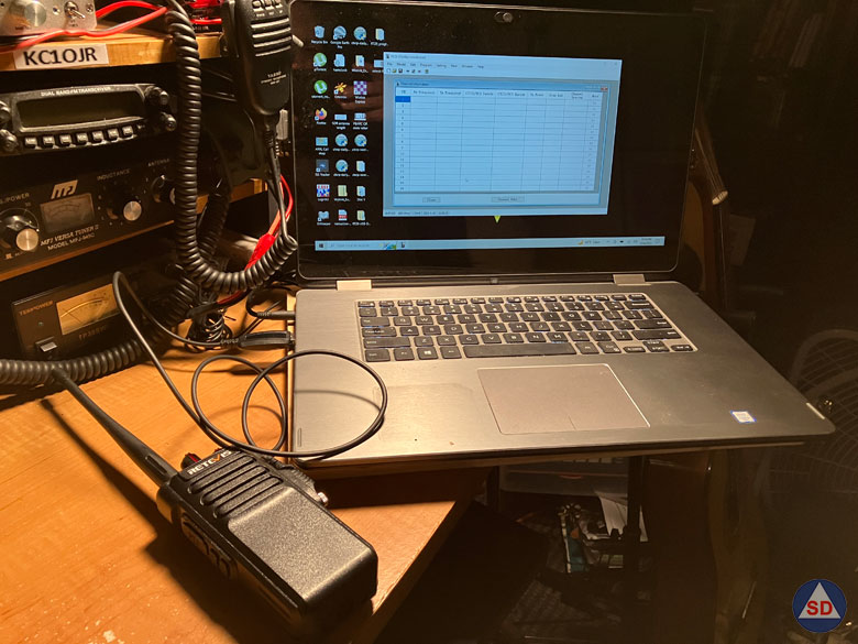 Retevis RT29 UHF connected to a laptop